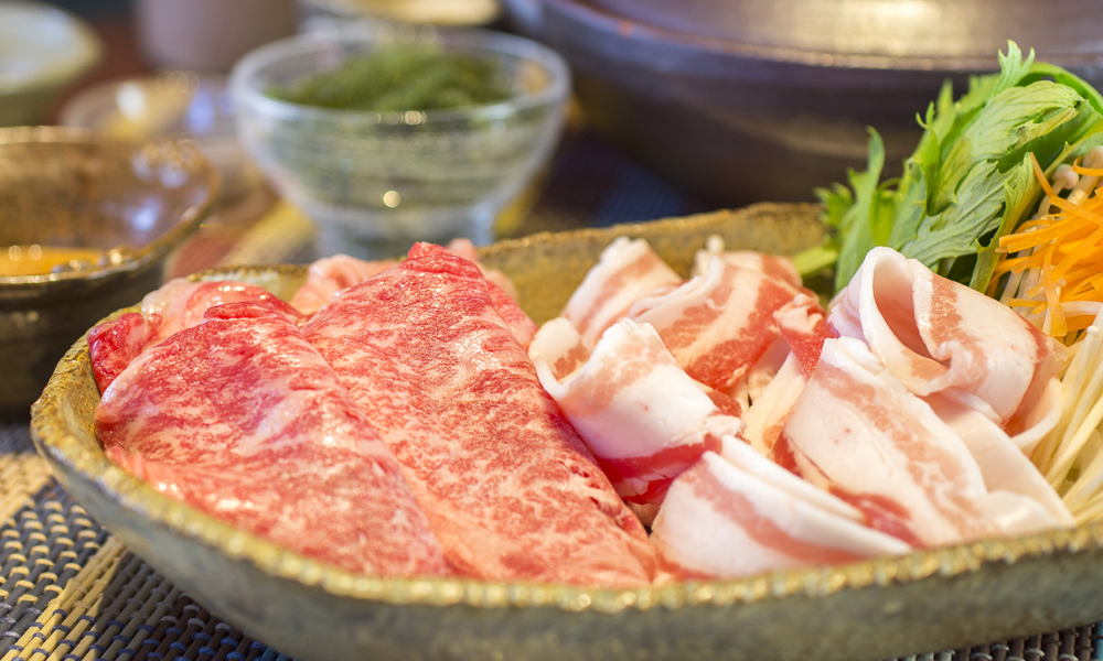 Shabushabu: taste our beef rich with collagen and pork that makes you refreshable